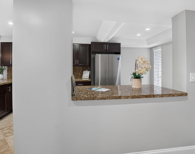 20 Royal Palm Way - Photo Thumbnail 7