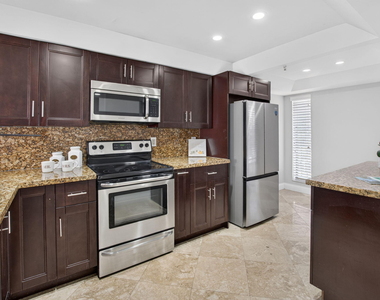20 Royal Palm Way - Photo Thumbnail 11