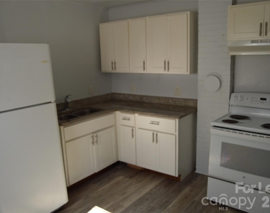 517 Elm Street - Photo Thumbnail 5