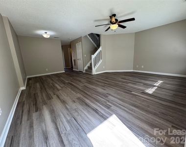 3103 Summercroft Lane - Photo Thumbnail 3