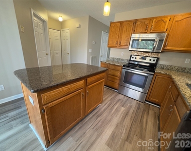 3103 Summercroft Lane - Photo Thumbnail 18