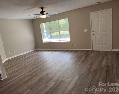 3103 Summercroft Lane - Photo Thumbnail 5