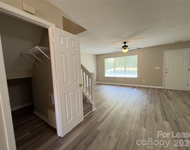 3103 Summercroft Lane - Photo Thumbnail 11