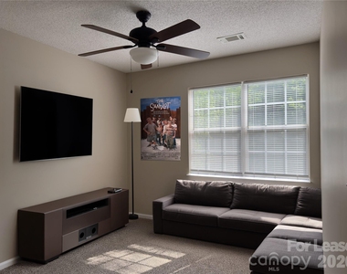 3103 Summercroft Lane - Photo Thumbnail 6