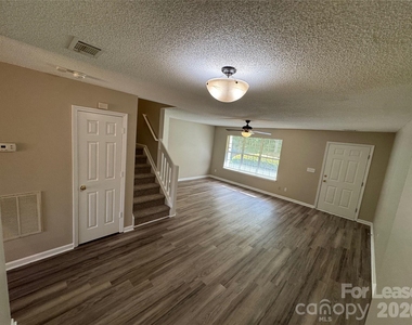 3103 Summercroft Lane - Photo Thumbnail 7