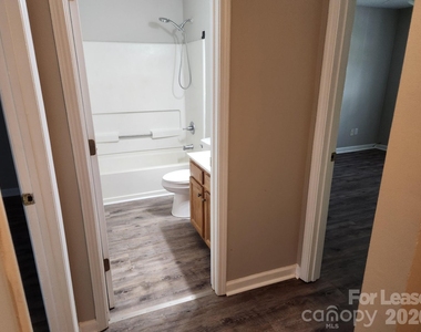 163 Pounds Avenue - Photo Thumbnail 5