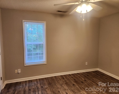 163 Pounds Avenue - Photo Thumbnail 8