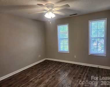 163 Pounds Avenue - Photo Thumbnail 7