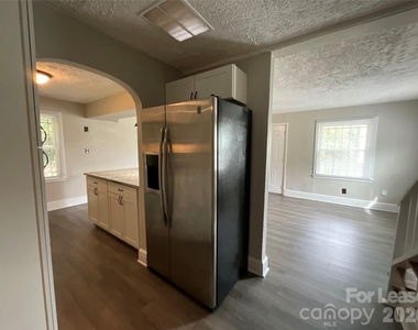 3905 Freedom Drive - Photo Thumbnail 4