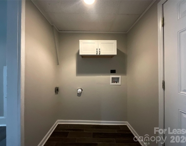 3905 Freedom Drive - Photo Thumbnail 7