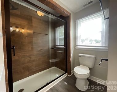 3905 Freedom Drive - Photo Thumbnail 9