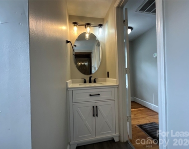 3905 Freedom Drive - Photo Thumbnail 8