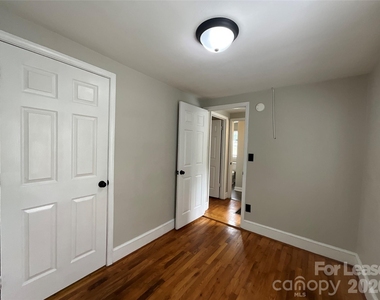 3905 Freedom Drive - Photo Thumbnail 11