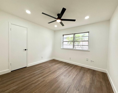 7563 Terry Drive - Photo Thumbnail 17