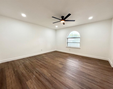 7563 Terry Drive - Photo Thumbnail 8