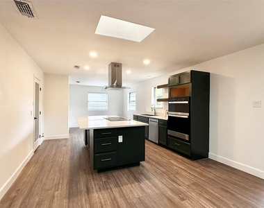 7563 Terry Drive - Photo Thumbnail 4