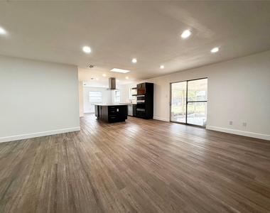 7563 Terry Drive - Photo Thumbnail 23