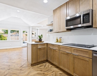 3001 Malibu Place - Photo Thumbnail 14
