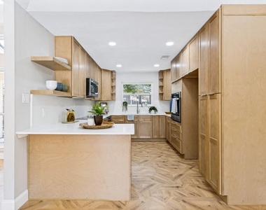 3001 Malibu Place - Photo Thumbnail 11