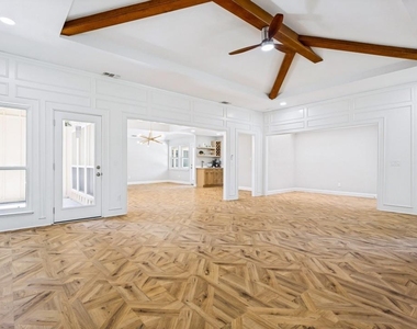 3001 Malibu Place - Photo Thumbnail 8