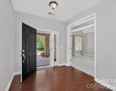 1030 Kaiser Way - Photo Thumbnail 4