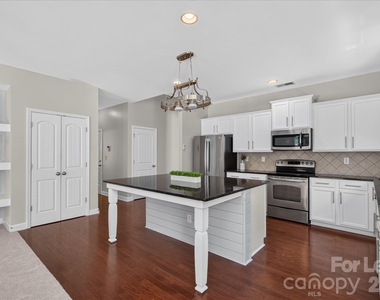 1030 Kaiser Way - Photo Thumbnail 16