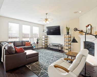 2641 Tradewinds Drive - Photo Thumbnail 4