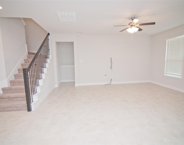 1021 Gillespie Drive - Photo Thumbnail 12