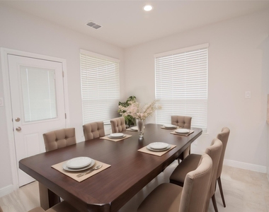 1021 Gillespie Drive - Photo Thumbnail 11