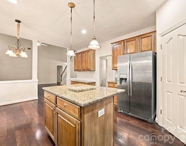 10825 Kenderly Court - Photo Thumbnail 11