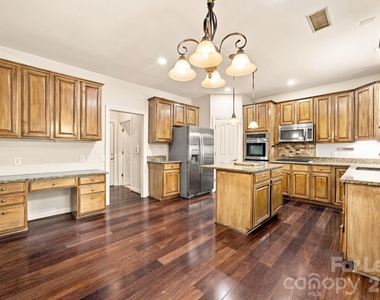 10825 Kenderly Court - Photo Thumbnail 9