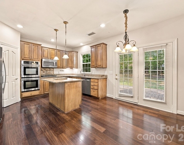 10825 Kenderly Court - Photo Thumbnail 8