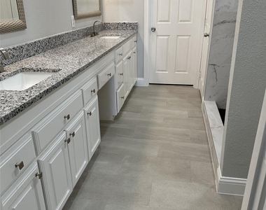 3160 Delaford Drive - Photo Thumbnail 8