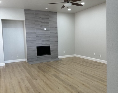 3160 Delaford Drive - Photo Thumbnail 9