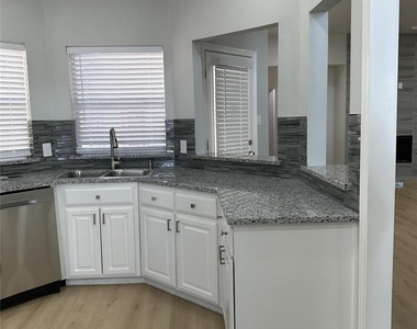 3160 Delaford Drive - Photo Thumbnail 14