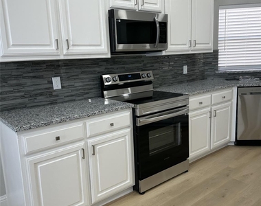3160 Delaford Drive - Photo Thumbnail 13