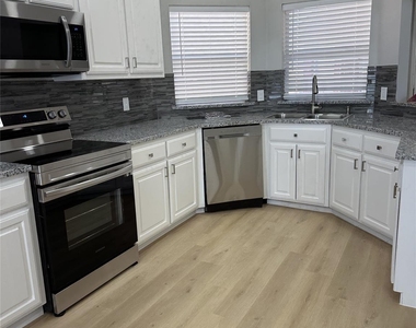 3160 Delaford Drive - Photo Thumbnail 12