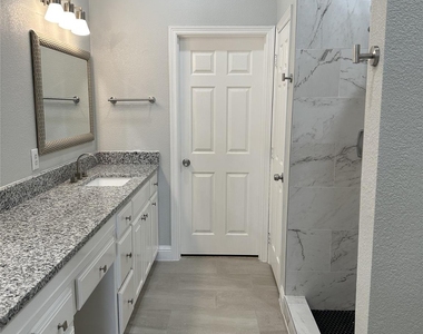 3160 Delaford Drive - Photo Thumbnail 5