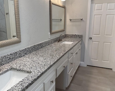 3160 Delaford Drive - Photo Thumbnail 4