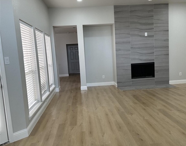 3160 Delaford Drive - Photo Thumbnail 10
