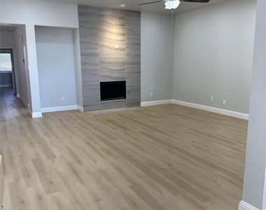 3160 Delaford Drive - Photo Thumbnail 16
