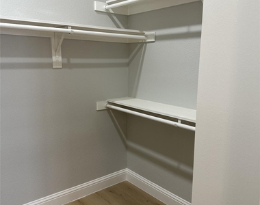 3160 Delaford Drive - Photo Thumbnail 20