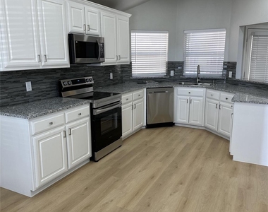 3160 Delaford Drive - Photo Thumbnail 15