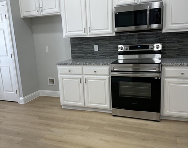 3160 Delaford Drive - Photo Thumbnail 11