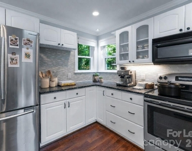 3211 Winding Trail - Photo Thumbnail 4