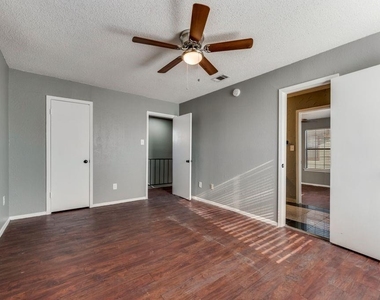 5504 Columbia Avenue - Photo Thumbnail 5