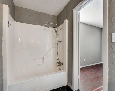 5504 Columbia Avenue - Photo Thumbnail 7
