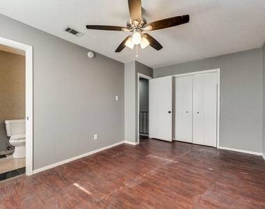 5504 Columbia Avenue - Photo Thumbnail 8