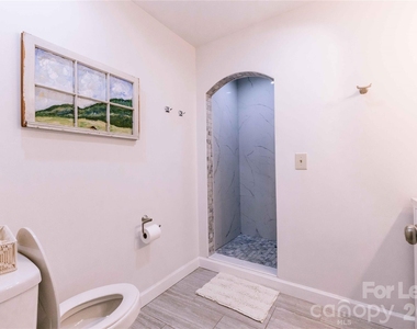 919 N Country Club Drive - Photo Thumbnail 9