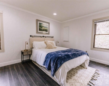 919 N Country Club Drive - Photo Thumbnail 7